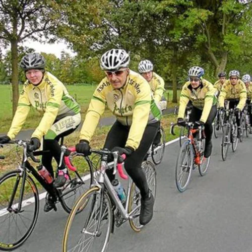 Radsportfreunde-fahren-in-den-Winter1_image_630_420f_wn